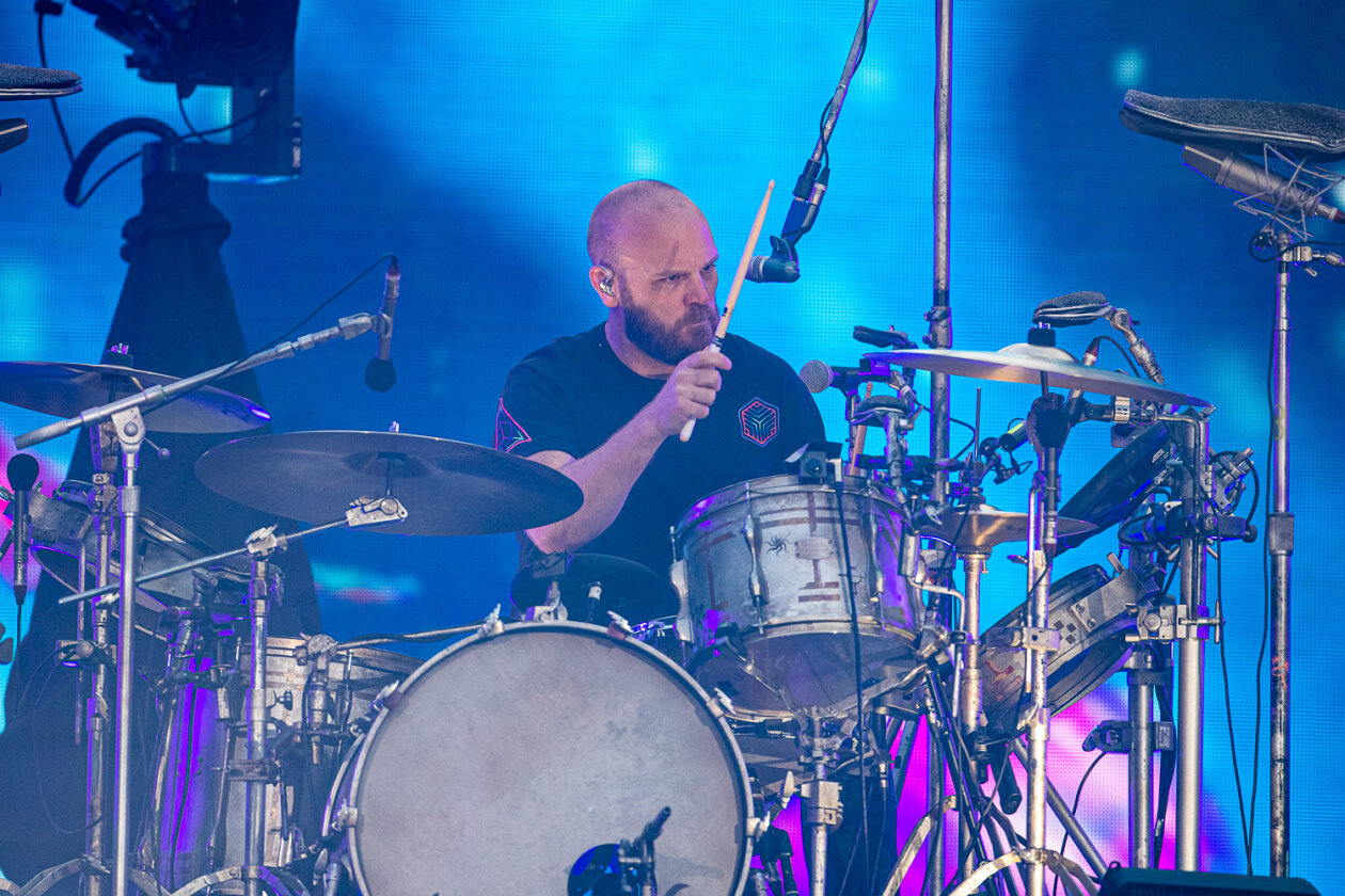 Coldplay – Will Champion. (5/24) – laut.de – Foto