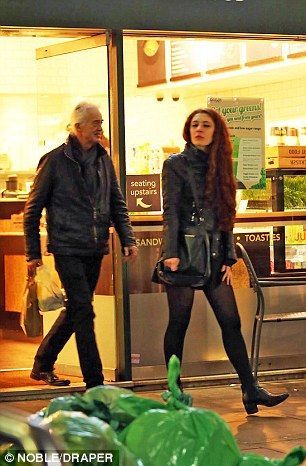 ♡Jimmy Page 71 takes his girlfriend Scarlett Sabet 25 out for dinner at  Nando's - click on pic to see a full screen pic… | Jimmy page, How to look  better, Scarlett