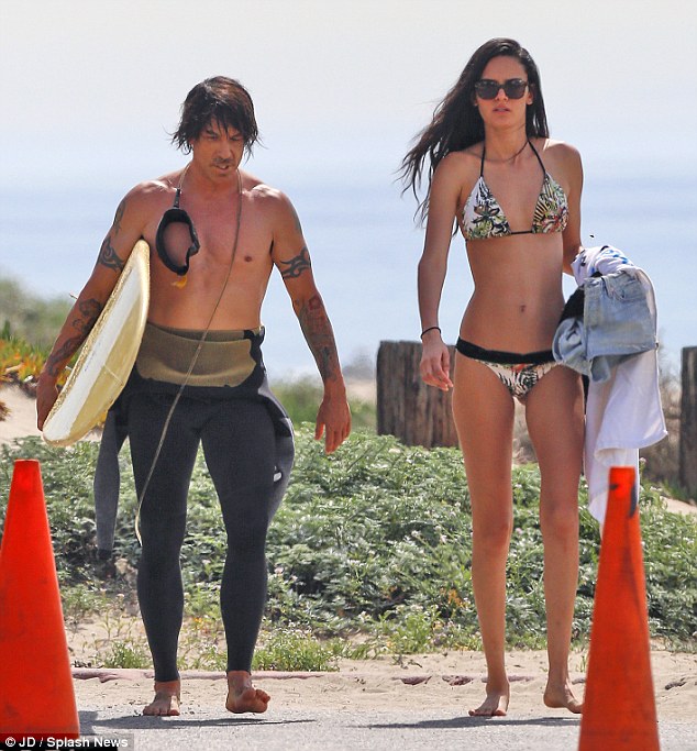 Shirtless Anthony Kiedis takes bikini-clad girlfriend Wanessa Milhomem  surfing in LA | Daily Mail Online