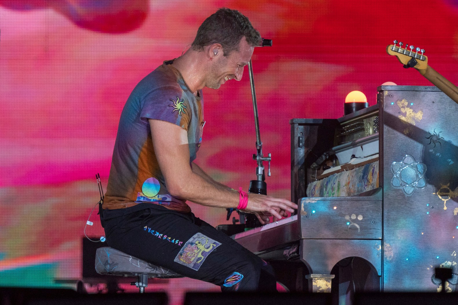 Watch Chris Martin Perform 'A Sky Full of Stars' at a Local Pub