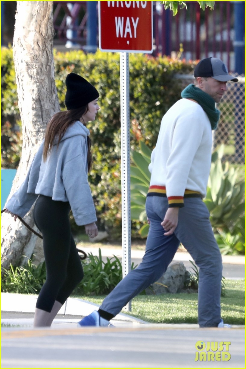 Dakota Johnson & Chris Martin Step Out for a Stroll Amid Quarantine: Photo  4451773 | Chris Martin, Dakota Johnson Photos | Just Jared: Entertainment  News