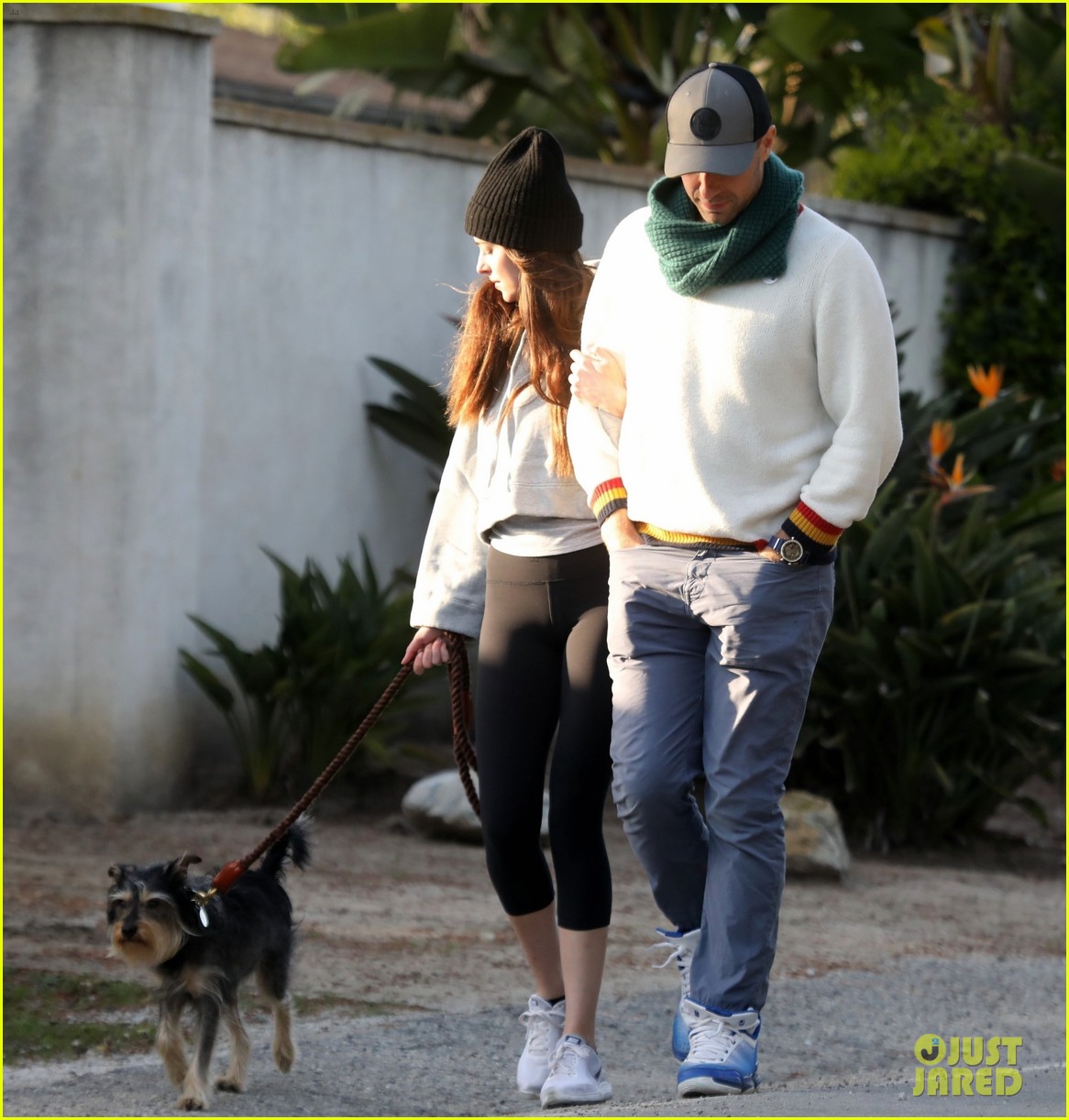 Dakota Johnson & Chris Martin Step Out for a Stroll Amid Quarantine: Photo  4451785 | Chris Martin, Dakota Johnson Photos | Just Jared: Entertainment  News