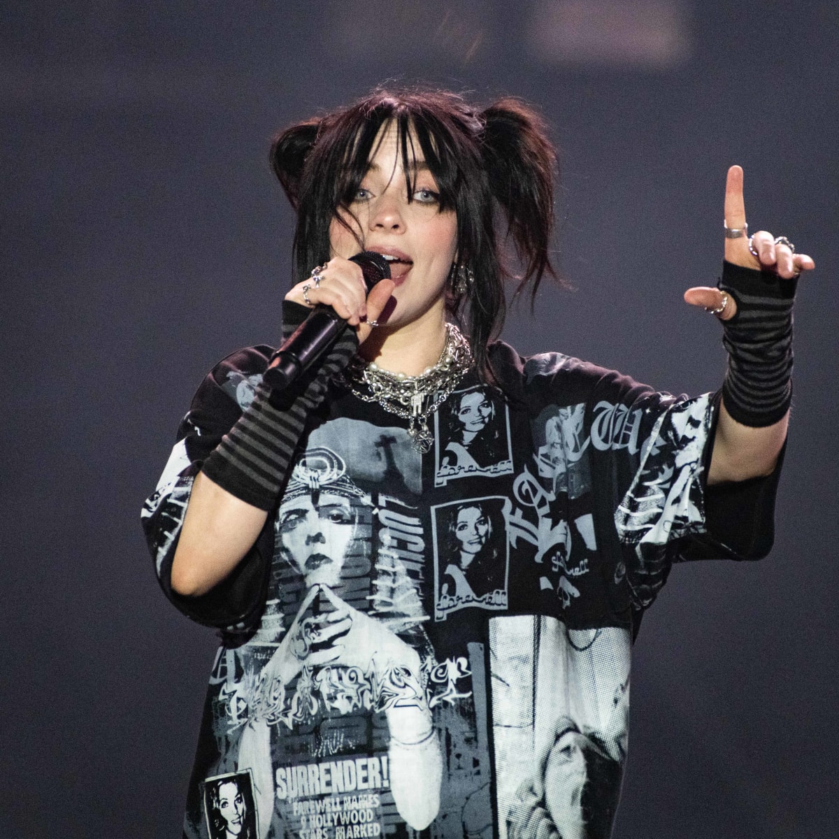 Billie Eilish Sᴜrprises Crowd with Energetic Rendition of Eminem's ...