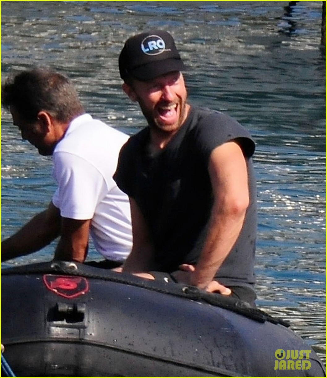 Dakota Johnson & Chris Martin Spotted Together on Vacation in Spain! (New  Photos): Photo 4594537 | Chris Martin, Dakota Johnson Photos | Just Jared:  Entertainment News