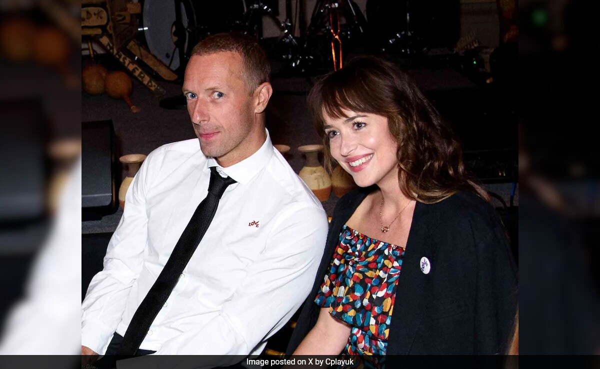 Fifty Shades Of Grey Star Dakota Johnson, Coldplay's Chris Martin Engaged  After Dating For 6 Years: Report