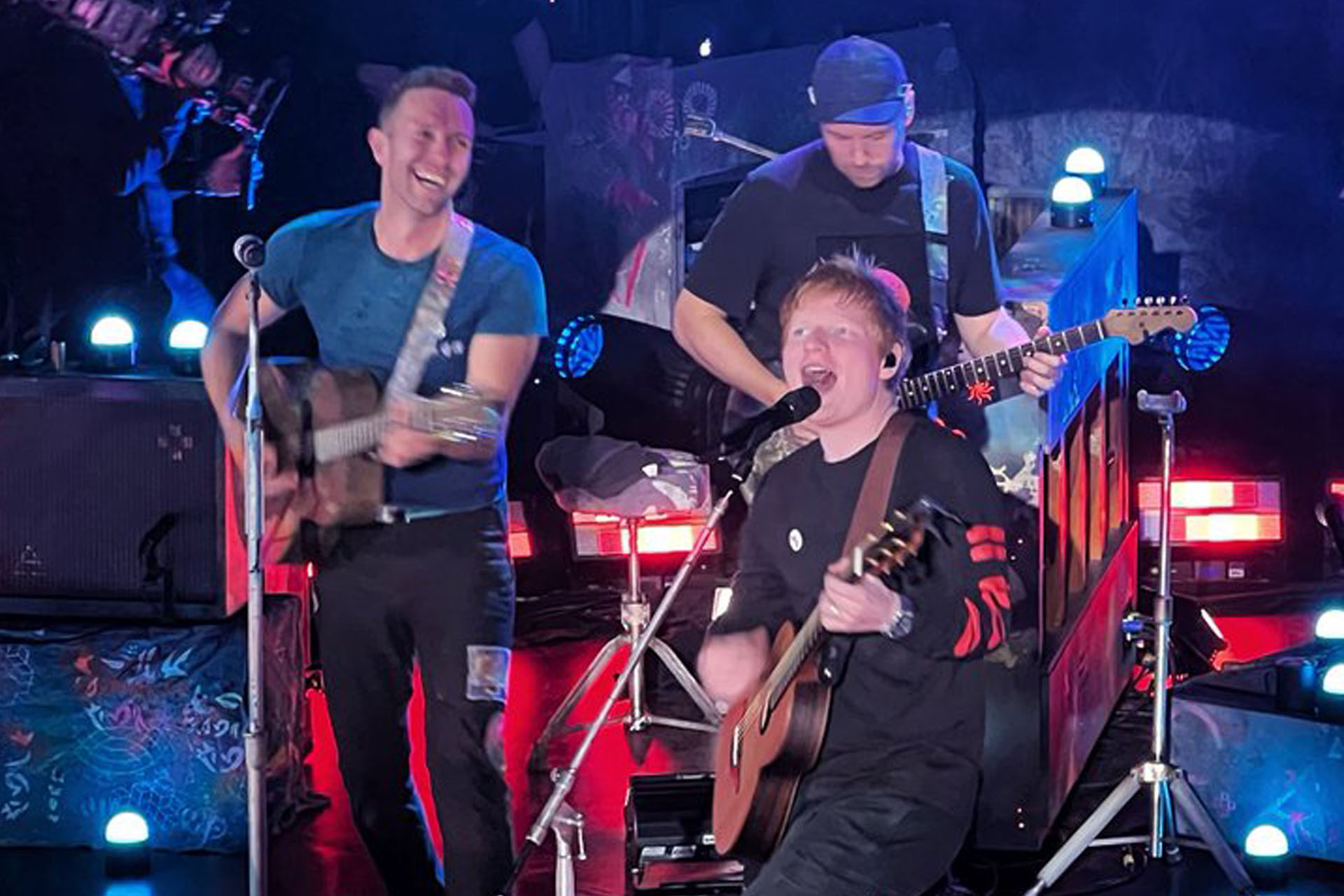 Ed Sheeran fue parte de show de Coldplay cantando "Fix you" y su "Shape of  You" - Radio Duna