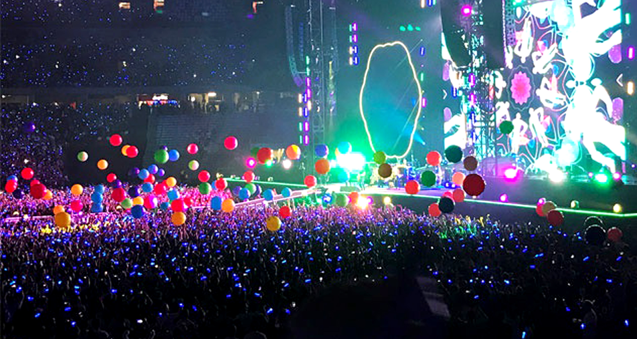 Coldplay Creates Interaction With Light-Up Glowballs for 'A Head Full of  Dreams' | Newswire