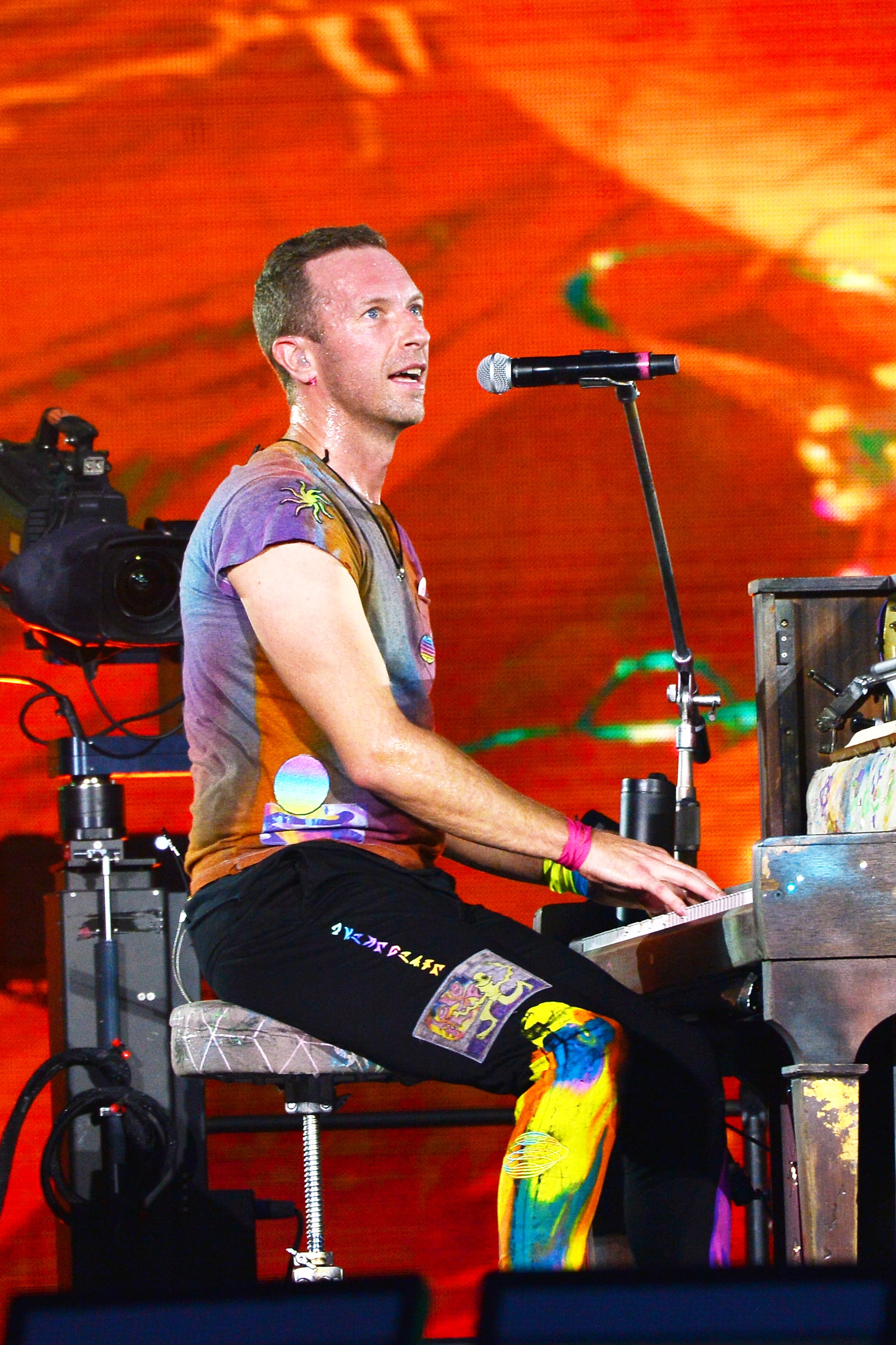 March 2022: Chris Martin Shares how Dakota Johnson has Helped Improve  Coldplay Concerts | Relive All the Sweetest Moments From Chris Martin and  Dakota Johnson's Super Private Relationship | POPSUGAR Celebrity UK Photo 4