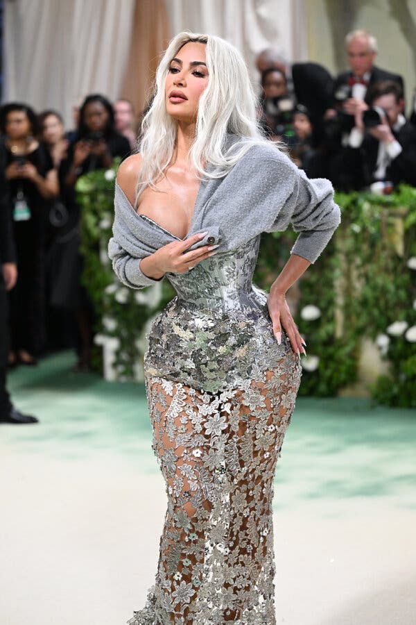 Kim Kardashian Stuns Met Gala in Corset That Leaves Little Room to Breathe - The New York Times