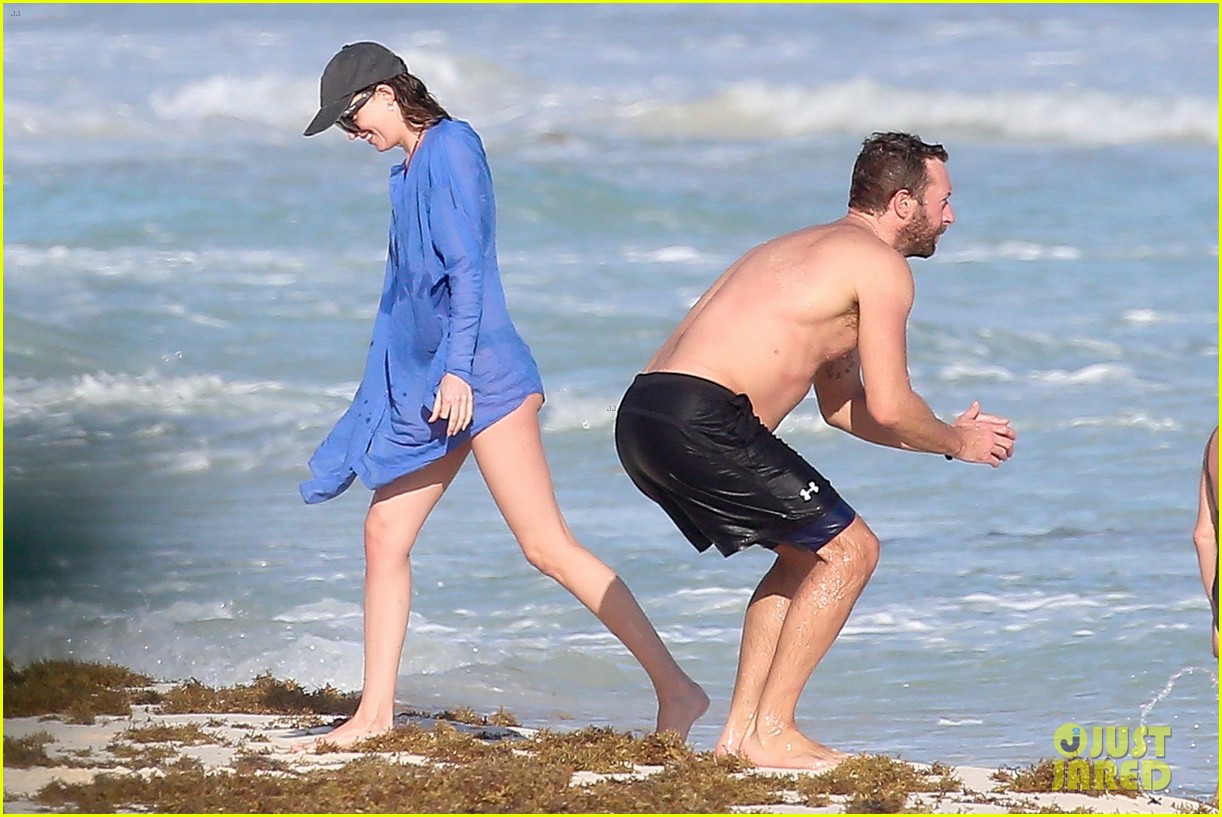 Dakota Johnson & Chris Martin Spend New Year's at the Beach Together in  Mexico!: Photo 4684677 | Bikini, Chris Martin, Dakota Johnson, Shirtless  Photos | Just Jared: Entertainment News