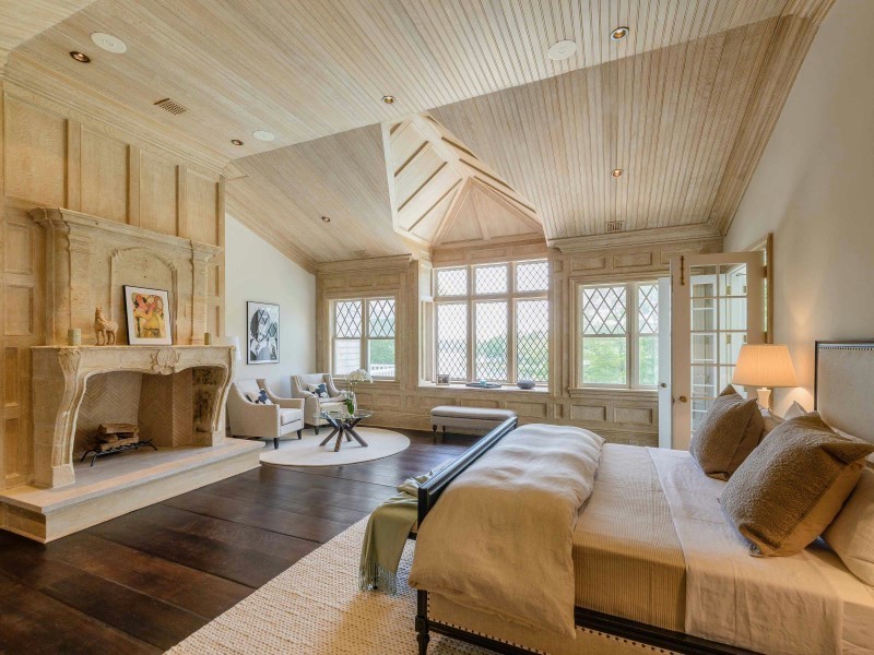 hamptons pond house bedroom