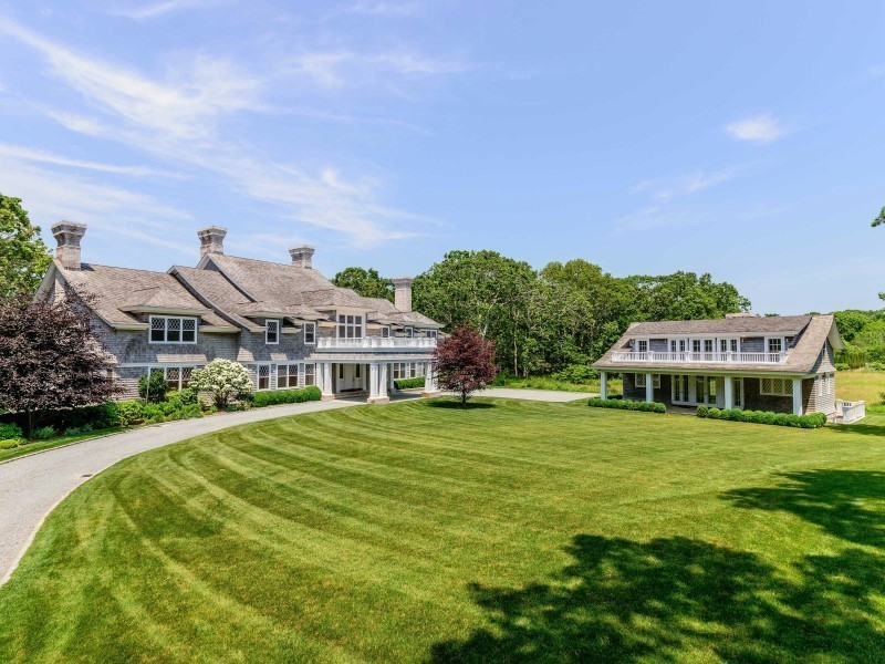 hamptons pond house driveway guest house