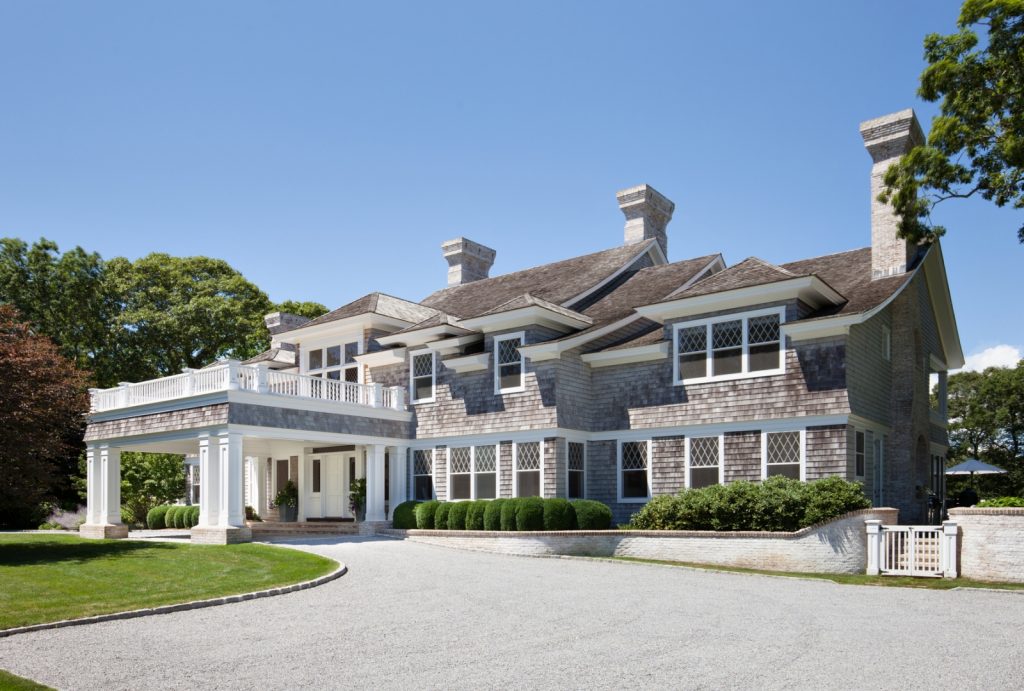 hamptons pond house driveway