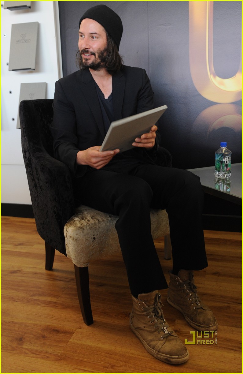 keanu reeves waterstones piccadilly 012553936