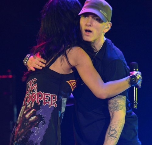 Eminem and Rihanna at The Monster Tour (Rose Bowl 7 august 2014) 01