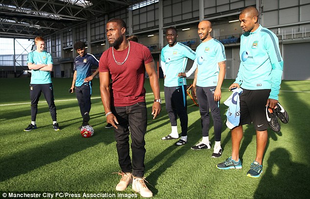 Romelu Lukaku and Ross Barkley enjoy Kevin Hart's tour in Manchester |  Daily Mail Online