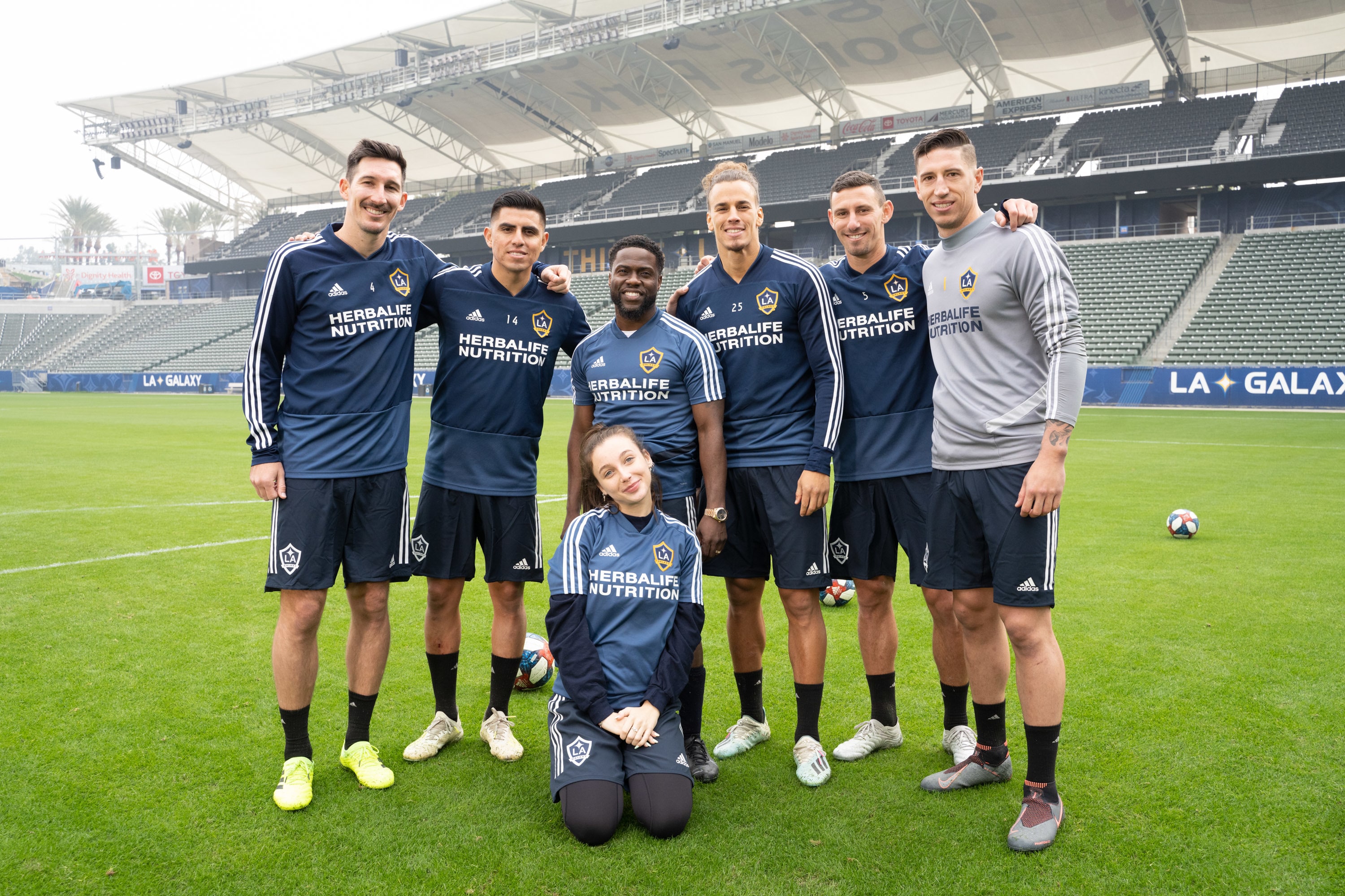 The LA Galaxy train Kevin Hart and Emma Chamberlain on the newest episode  of What The Fit | LA Galaxy