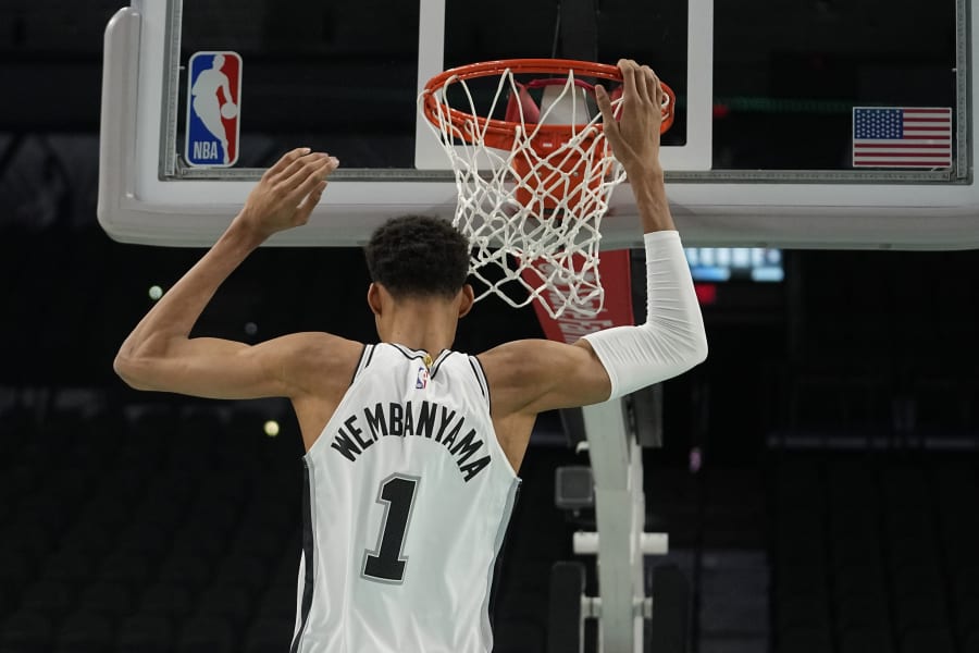 San Antonio Spurs' Victor Wembanyama, the No. 1 draft pick, dunks during an NBA basketball press conference, Saturday, June 24, 2023, at the AT&T Center in San Antonio. (AP Photo/Eric Gay)