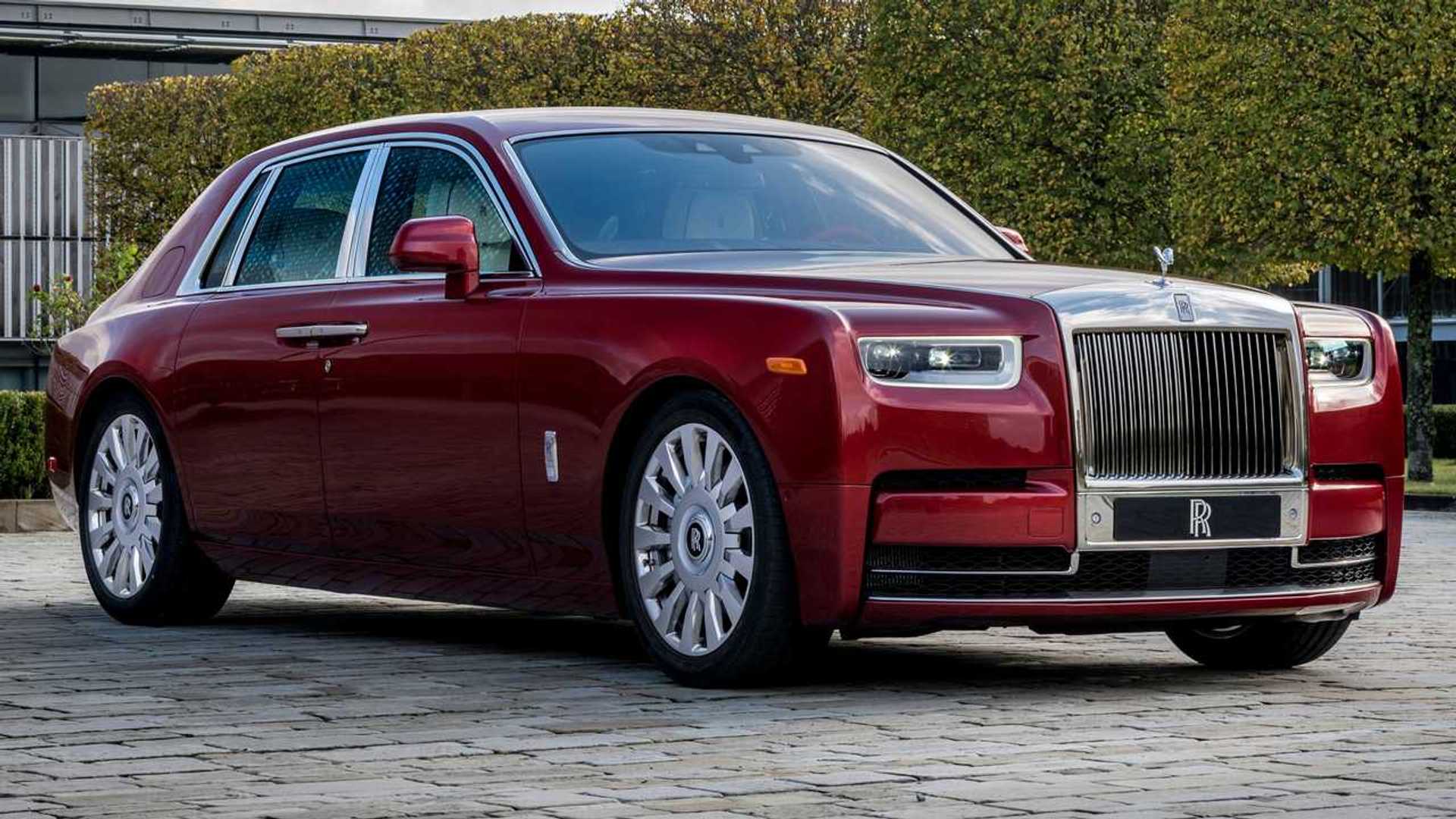 Rolls-Royce Red Phantom Has Tiny Crystal Particles In Its Paint