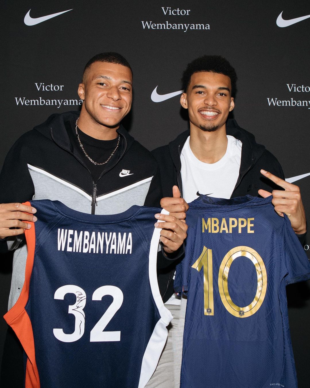 Équipes de France de Basket on X: "Kylian Mbappé  Victor Wembanyama  #TeamFranceBasket | #PassionnémentBleu https://t.co/zeyQno8Wx2" / X