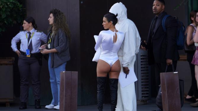 Kanye West, Bianca Censori turn heads in latest all-white outfits | PerthNow