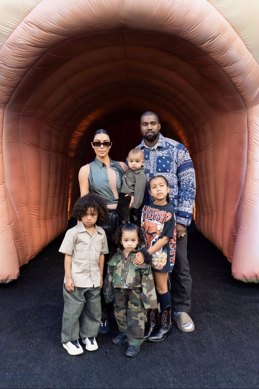 Kanye West phản hồi về buổi chụp ảnh tạp chí Vogue mới nhất của Kim Kardashian có sự góp mặt của các con họ | tạp chí Vogue Ấn Độ