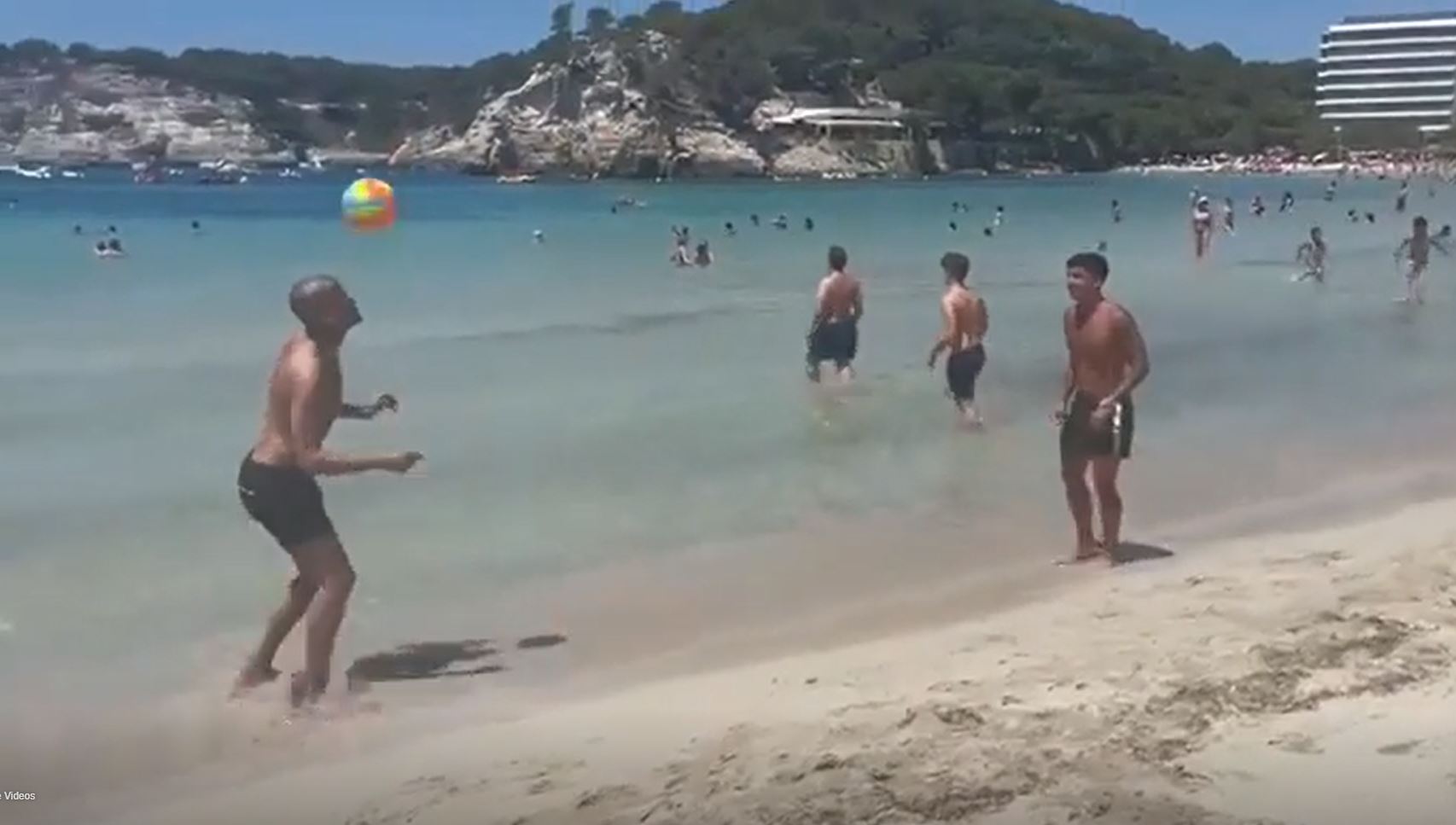 Fabinho had a kickabout at the beach with his fan after taking a selfie together