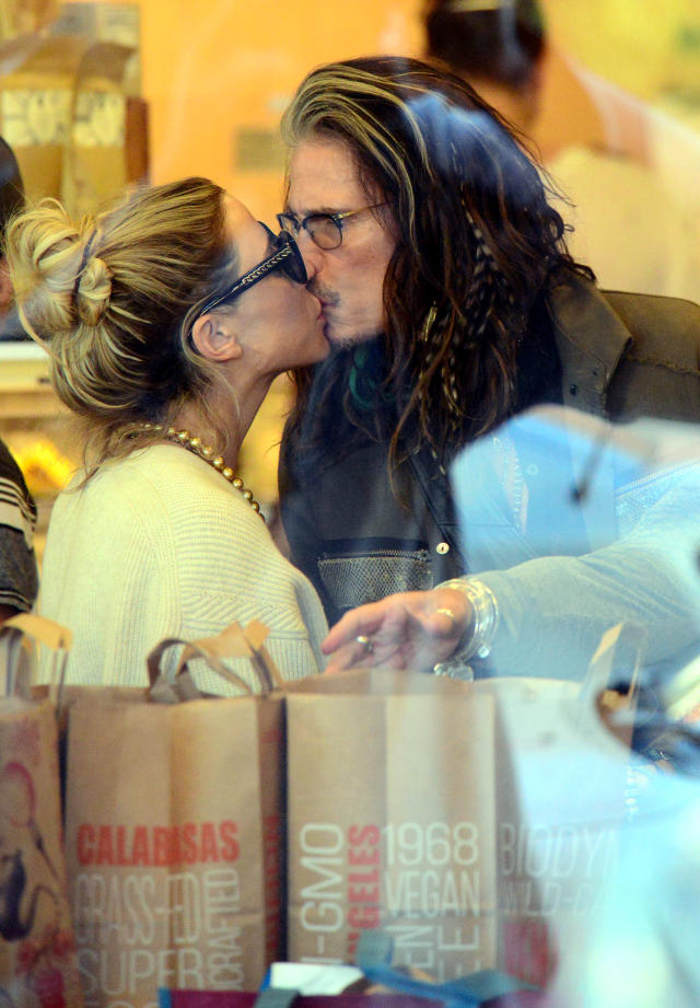 Sweet Emotion! Steven Tyler Gives Girlfriend Aimee Preston an In-Store  Smooch