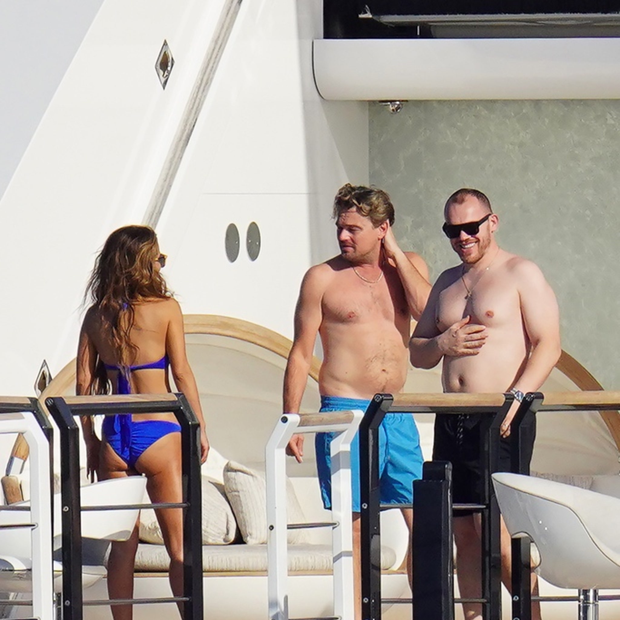 Leonardo DiCaprio Enjoys 2 Women On Yacht