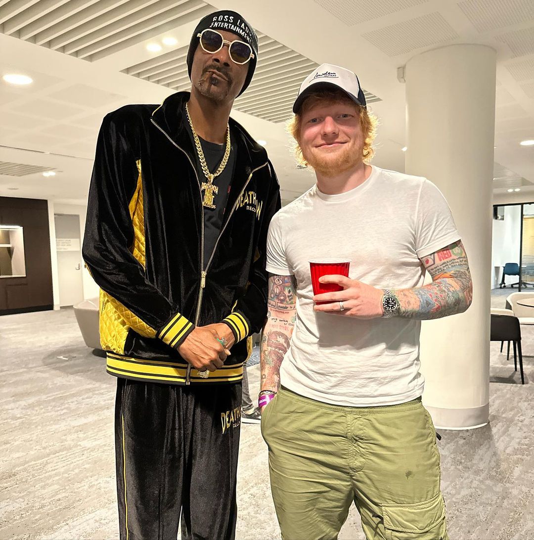 Snoop Dogg gifts Ed Sheeran with huge gold chain after 'welcoming' him to  his label