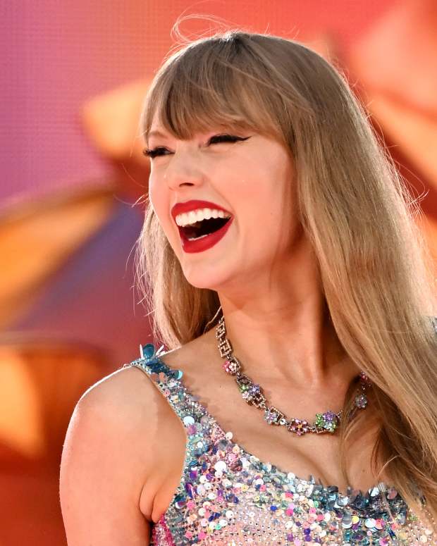 Taylor Swift and Travis Kelce Reunite at Rhode Island House - Parade