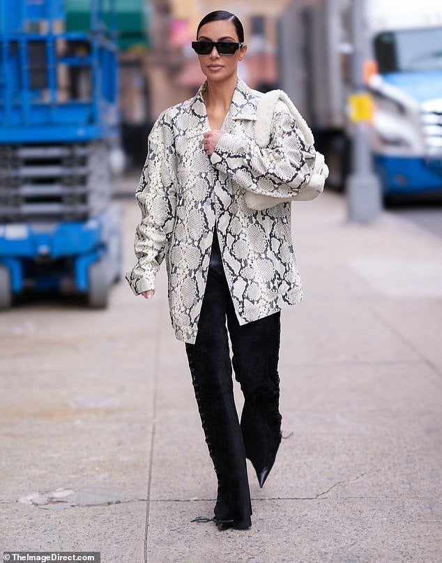 Kim Kardashian arrives in New York City wearing a stylish snake skin-print  jacket for American Horror Story set : r/newslive