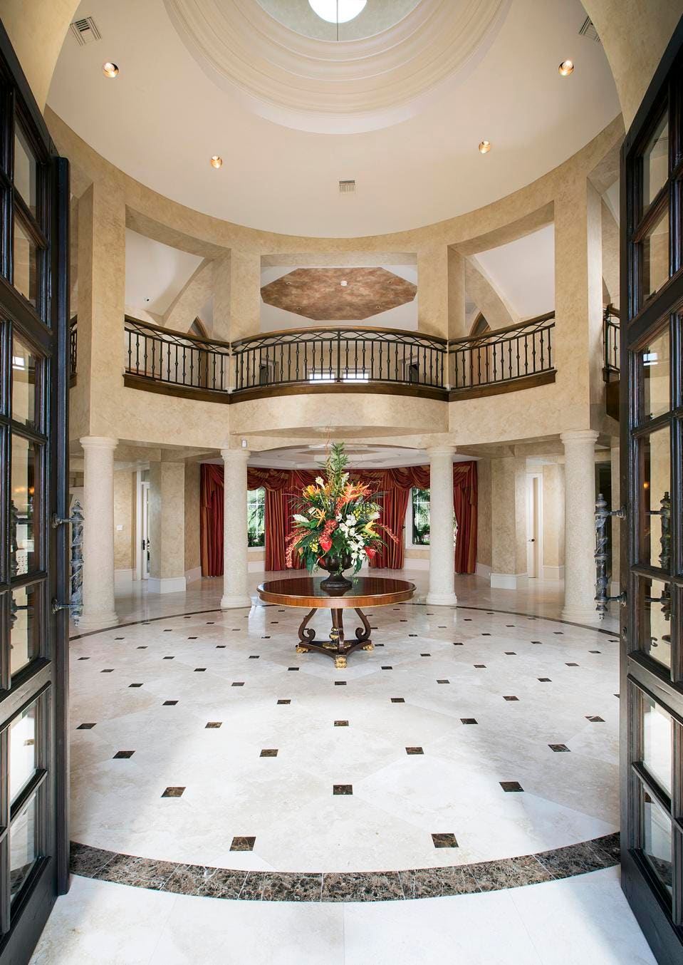 Foyer rotunda